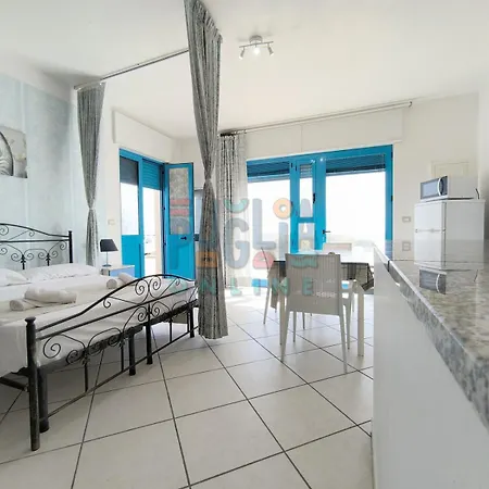 Apartment La Corte Sul Mare Puglia On Line